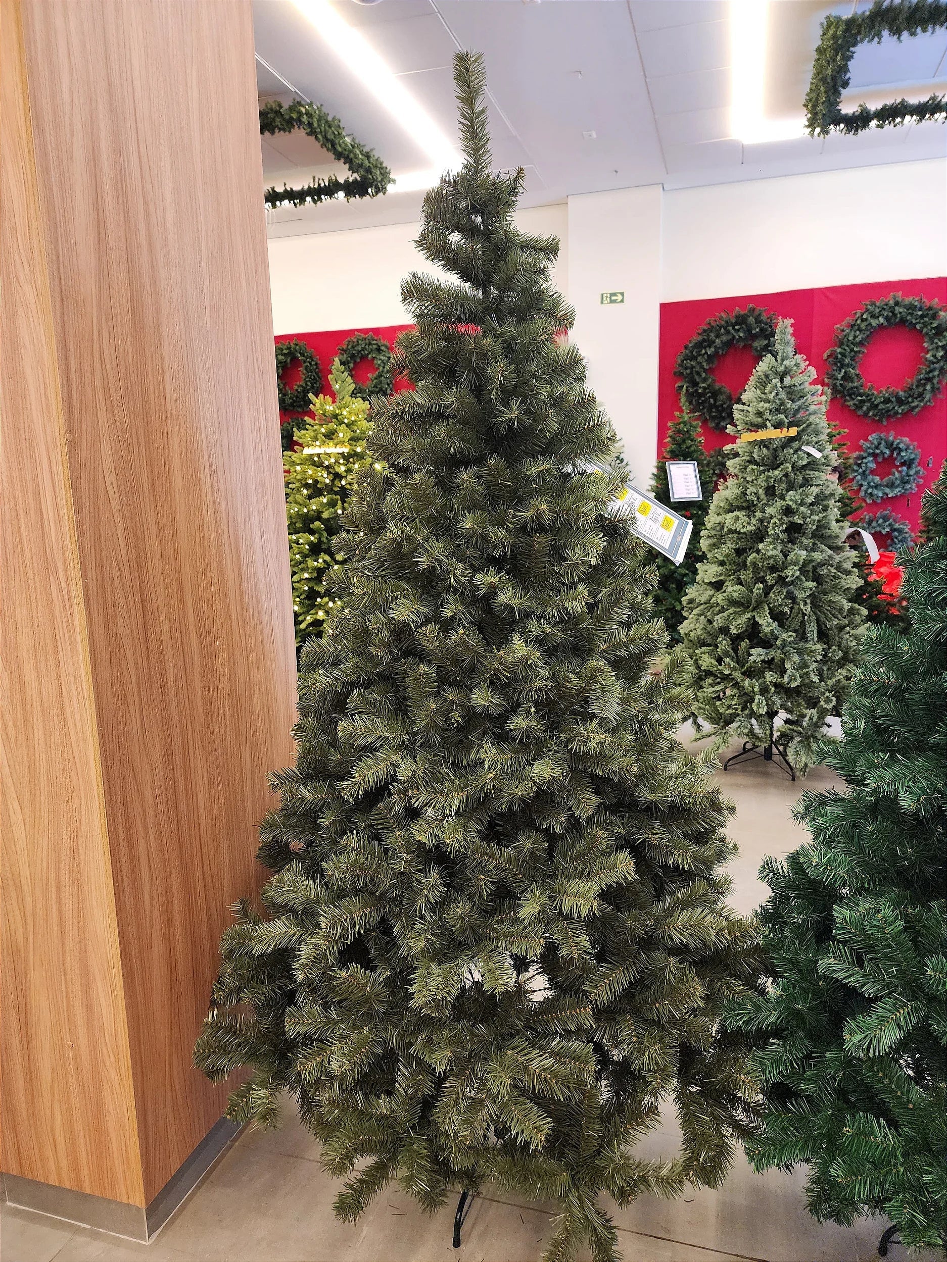 Árvore de Natal Tradicional Ipanema 2,10m 720 Galhos + 500 Leds de brinde