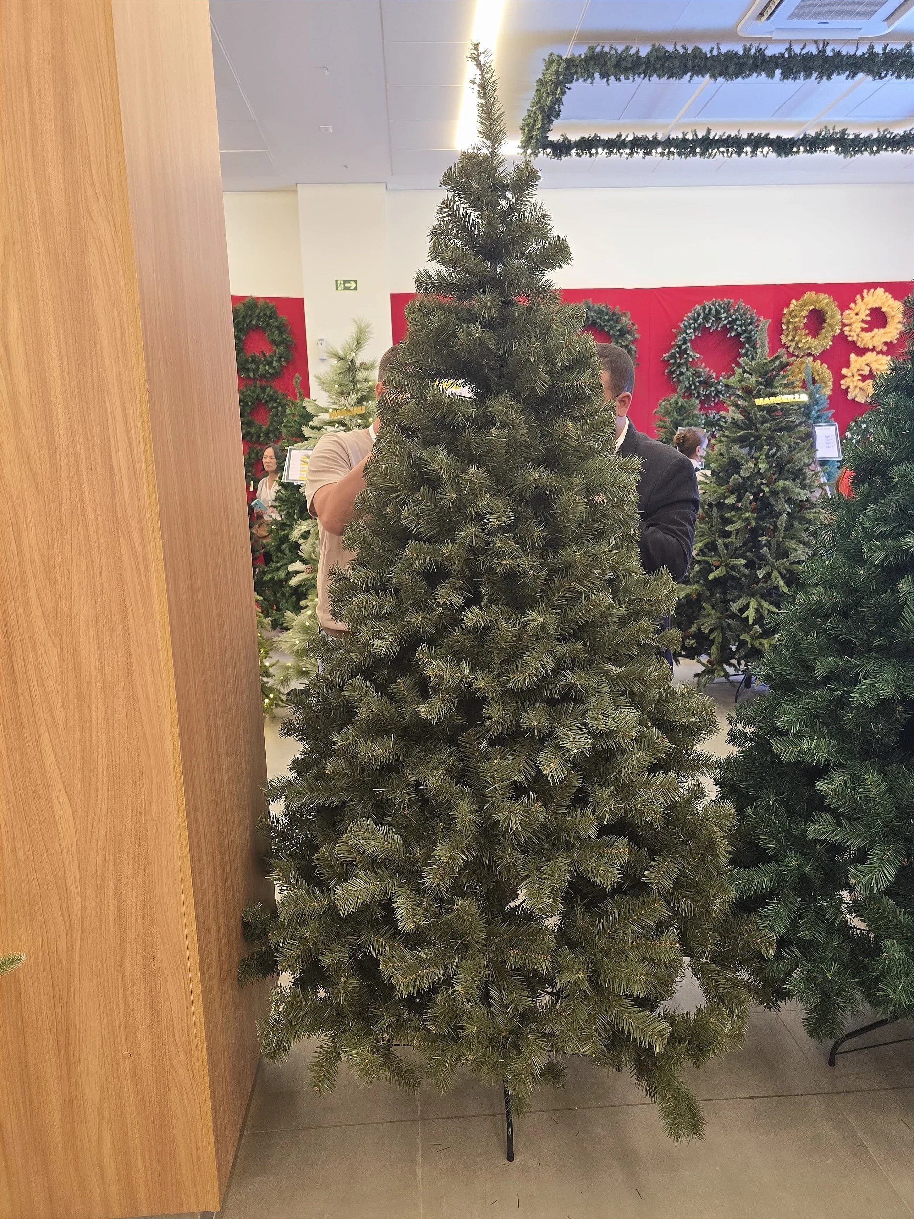 Pinheiro Ipanema Tradicional 2,40m 1000 Galhos + 500 Leds de brinde