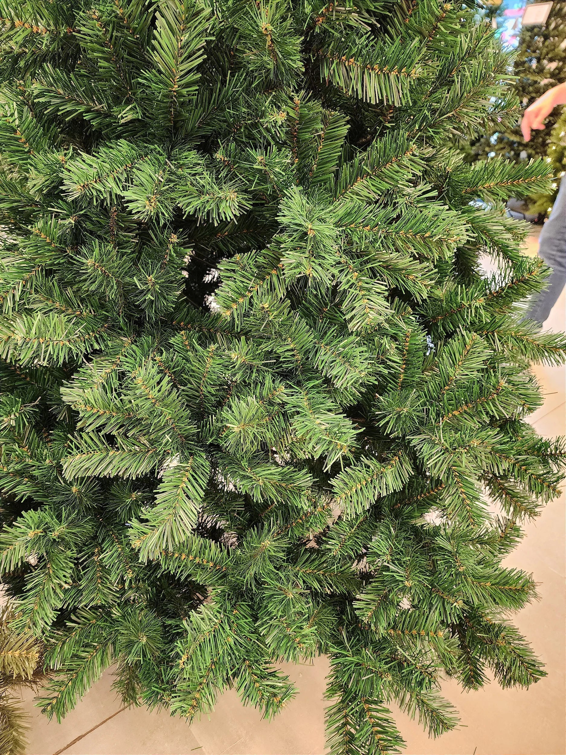 Árvore de Natal Tradicional Copacabana 2,40m 1000 Galhos + 500 Leds de brinde