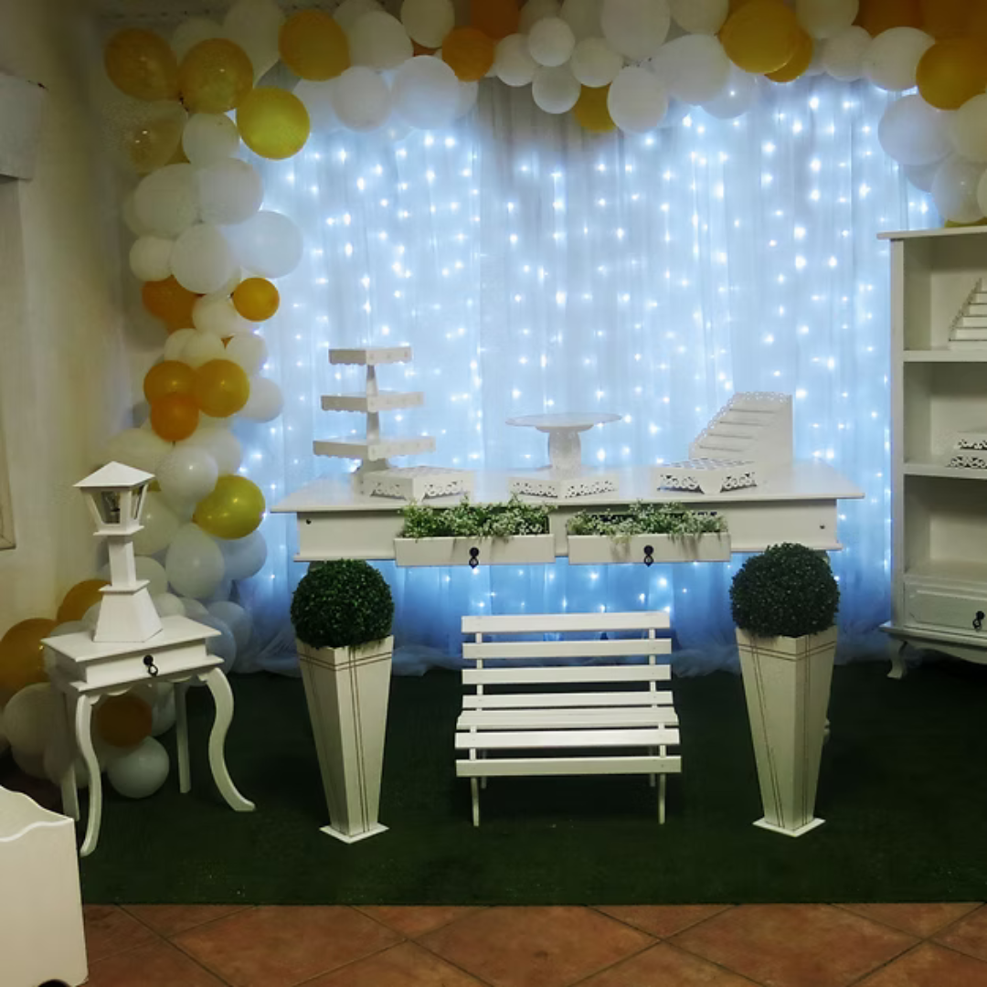 Cortina com LEDs e Controle Remoto - 8 Modos de Luz -  Para Decoração de Ambientes e Eventos