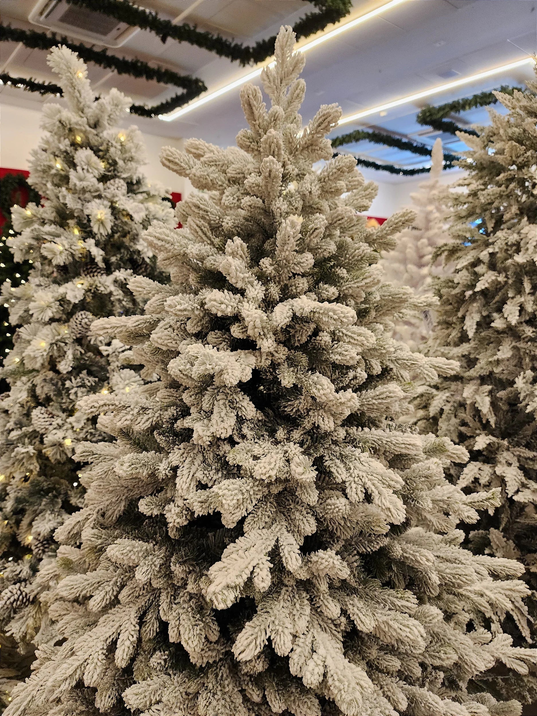 Árvore de Natal Nevada Cancún 2,10m • 1524 Galhos