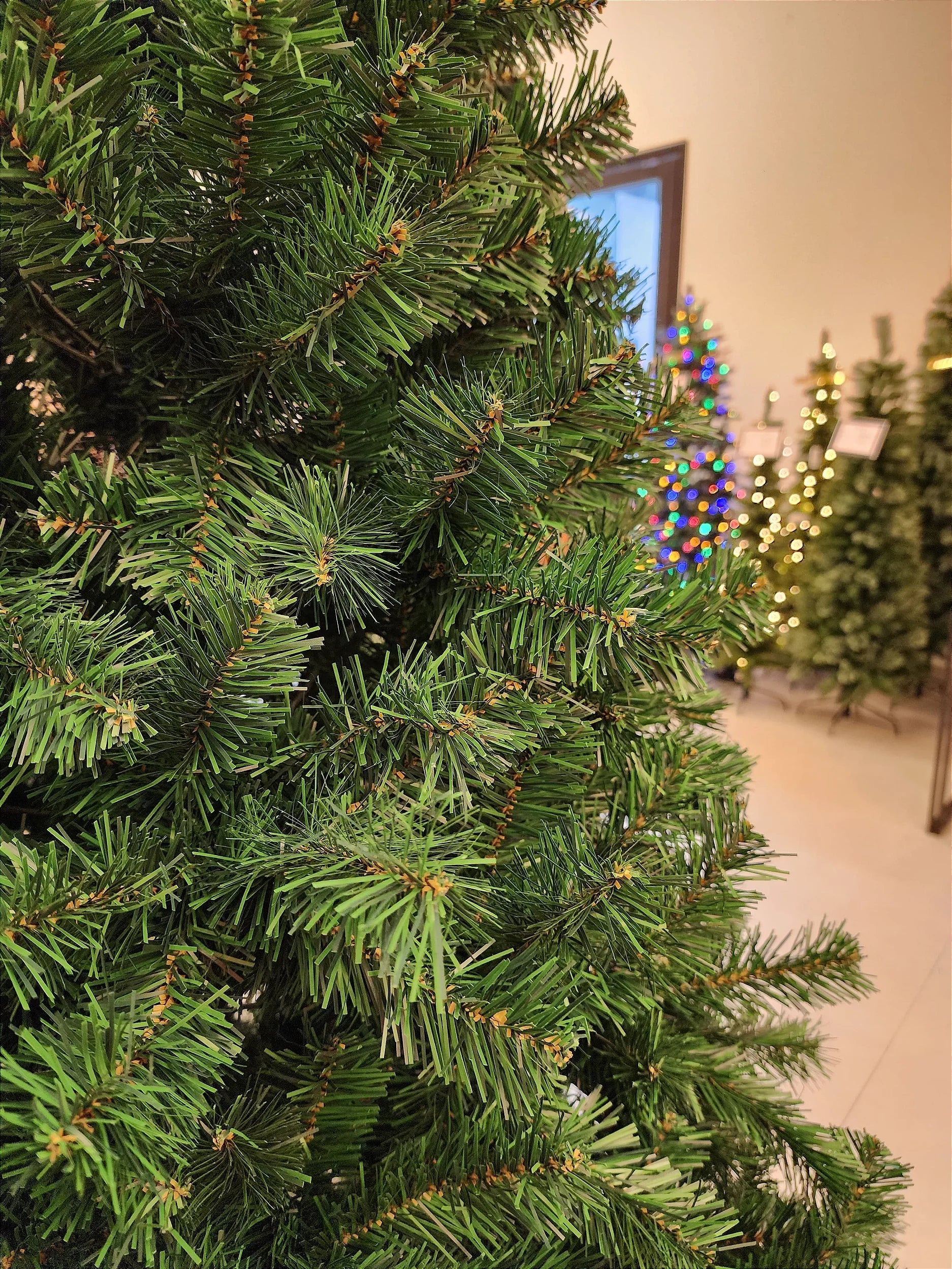 Árvore de Natal Tradicional Copacabana 2,10m • 720 Galhos + 500 Leds de brinde