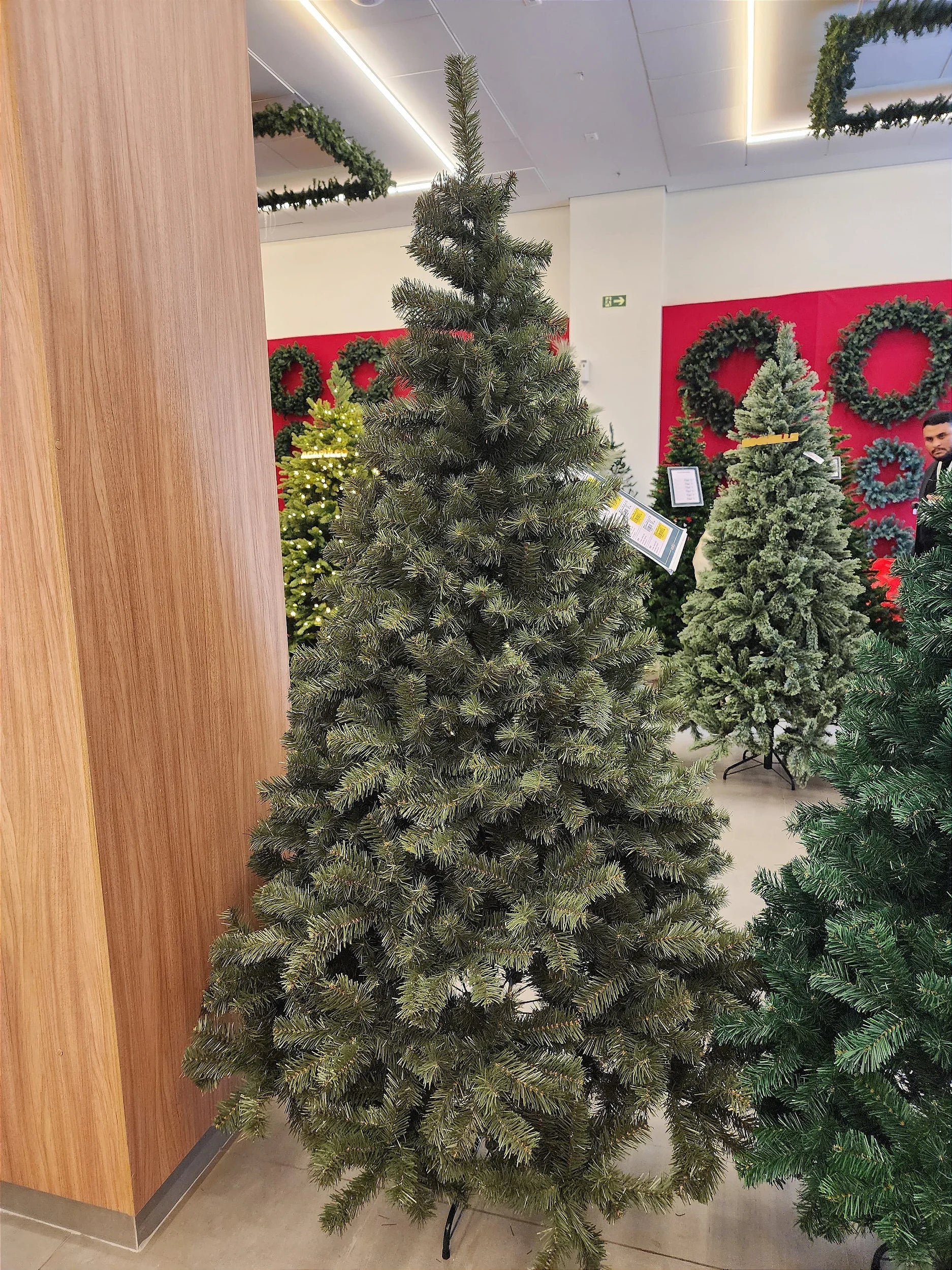 Árvore de Natal Tradicional Ipanema 2,10m 720 Galhos + 500 Leds de brinde