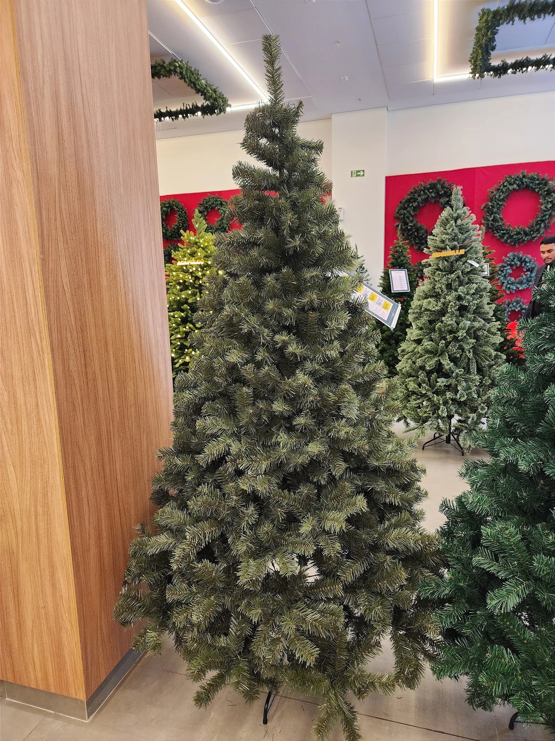 Árvore de Natal Tradicional Ipanema 2,10m 720 Galhos + 500 Leds de brinde