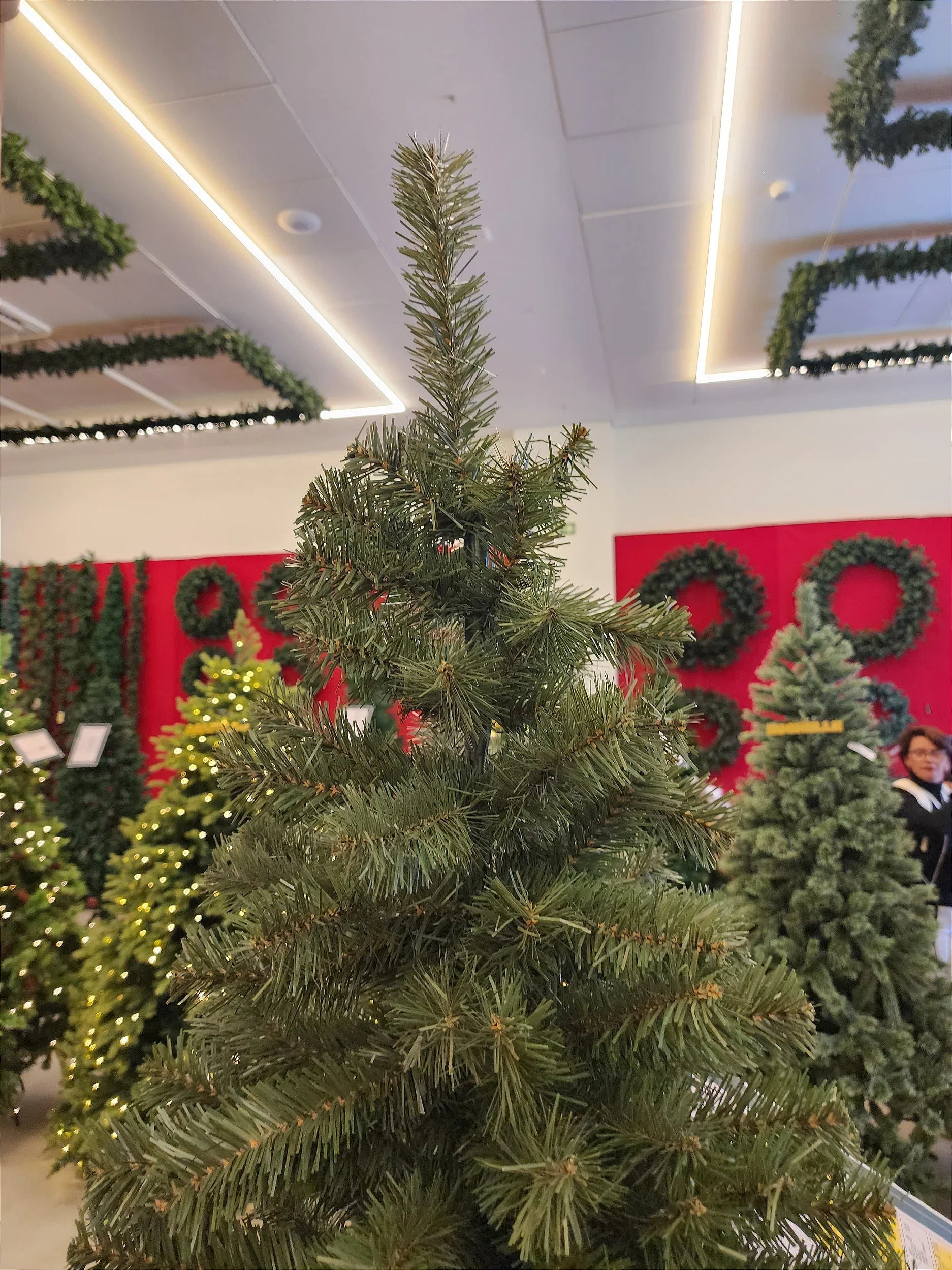 Árvore de Natal Tradicional Ipanema 2,10m 720 Galhos + 500 Leds de brinde