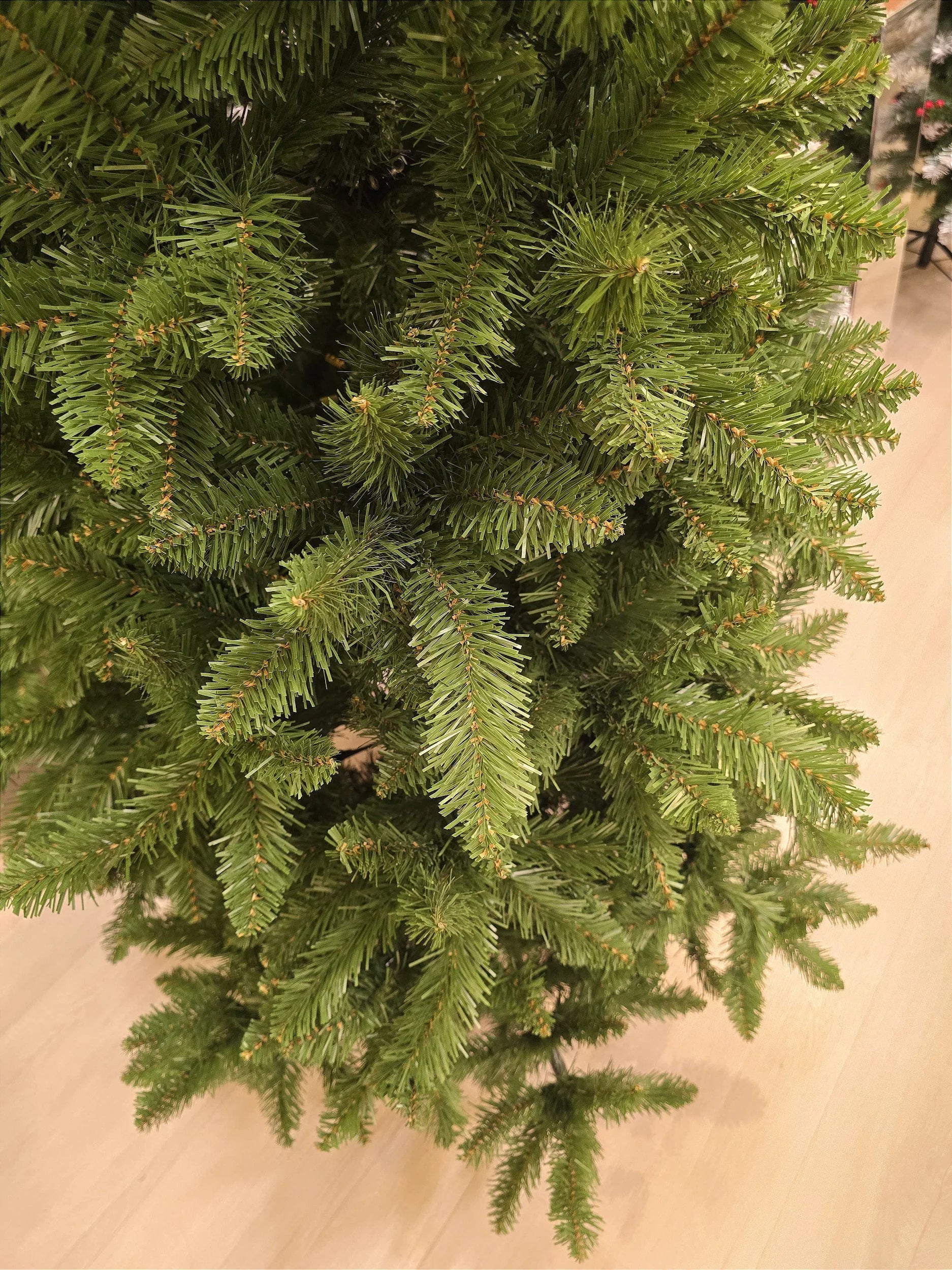 Árvore de Natal Slim Bryant 2,40m 1576 Galhos + 500 Leds de brinde