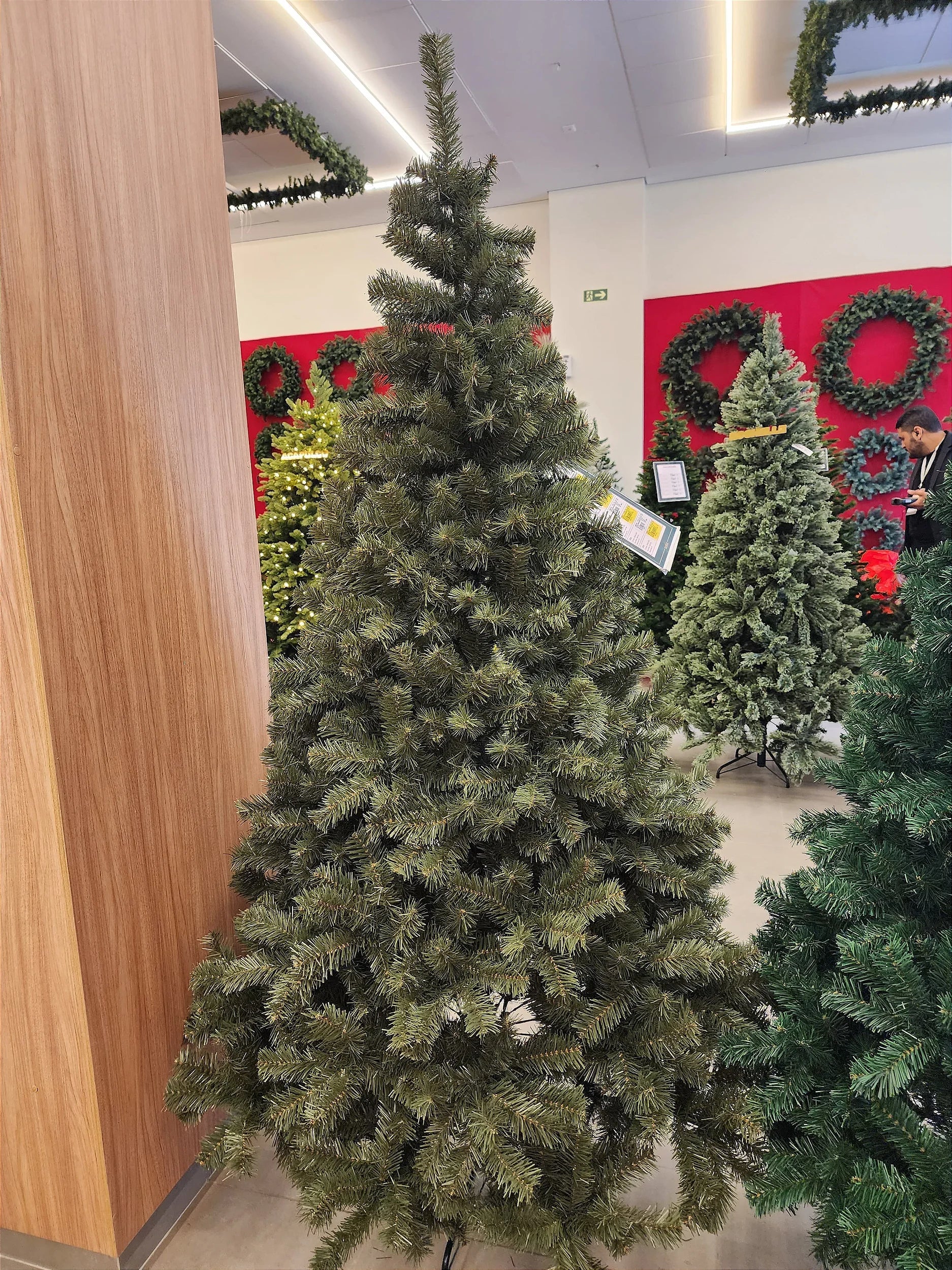 Pinheiro Ipanema Tradicional 2,40m 1000 Galhos + 500 Leds de brinde