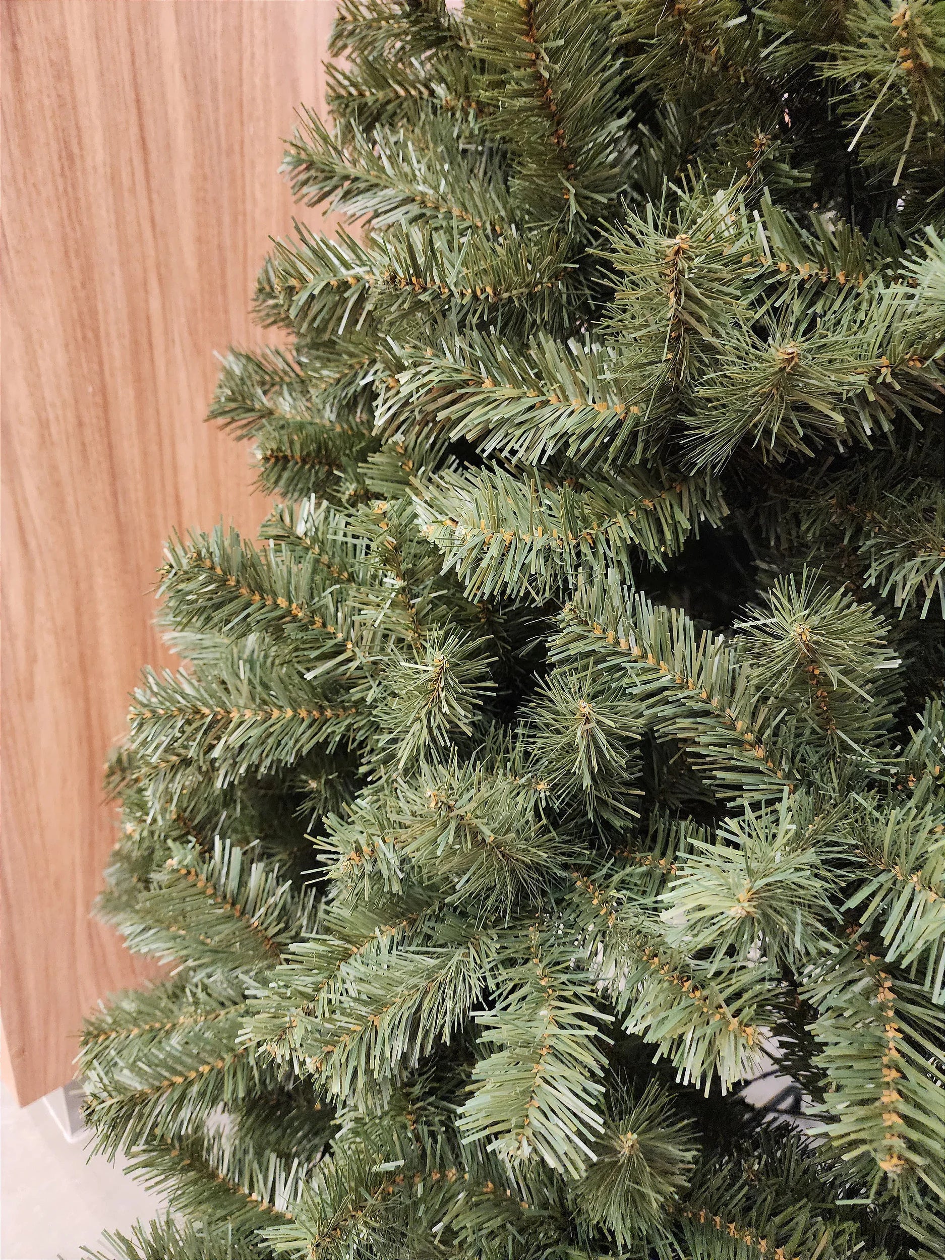 Pinheiro Ipanema Tradicional 2,40m 1000 Galhos + 500 Leds de brinde